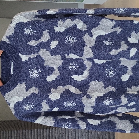Patterned Sweater - Picture 2 of 5